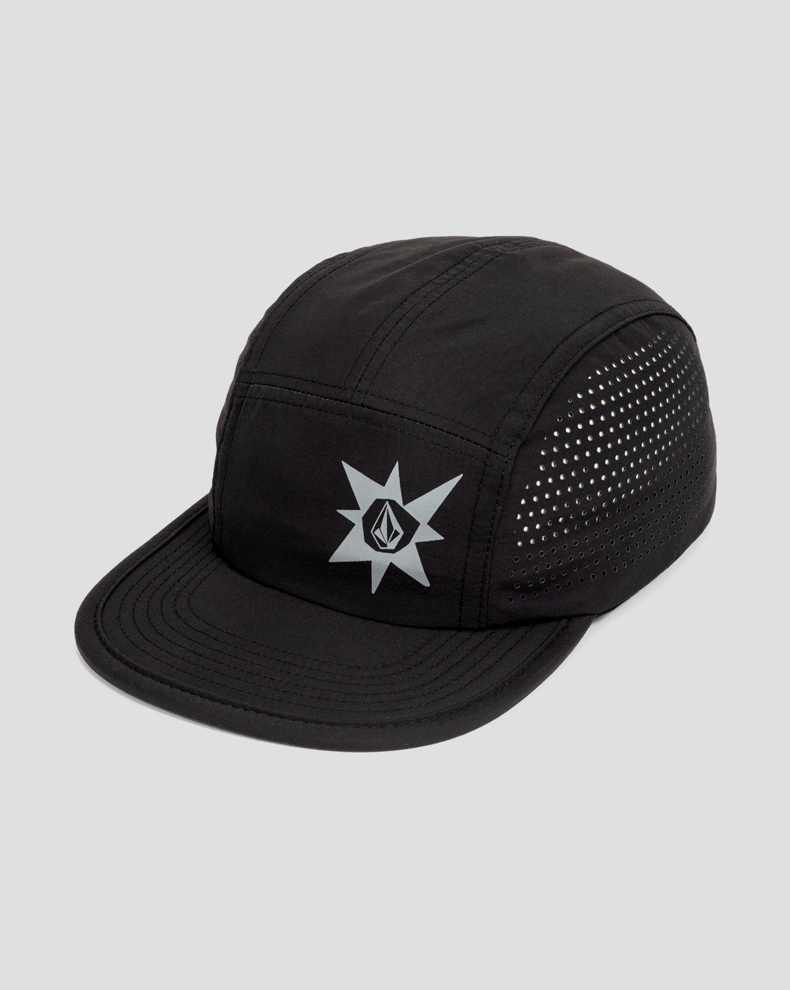 Boné preto Volcom TT Sense com logo estampado e laterais com ventilação em pequenos furos